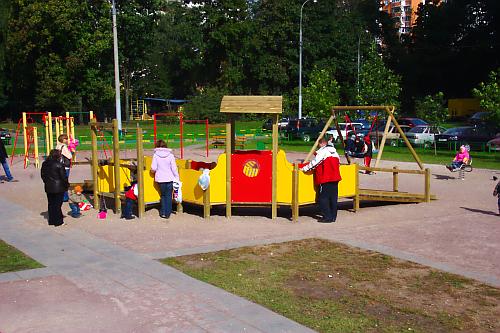 Москва, Детская площадка в районе Западное Дегунино